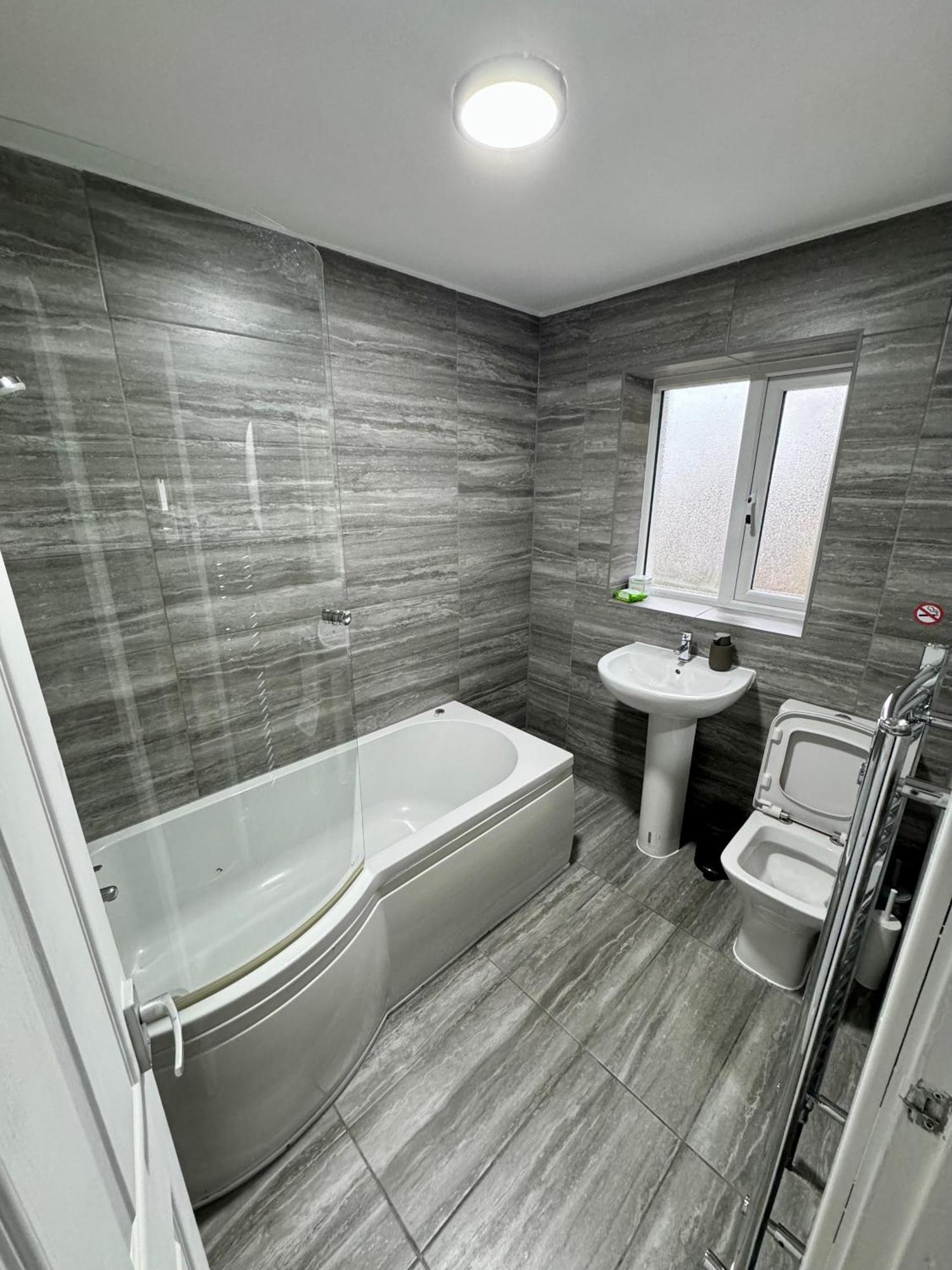 Florina S House 4 Bedrooms Villa Rugeley Exterior foto