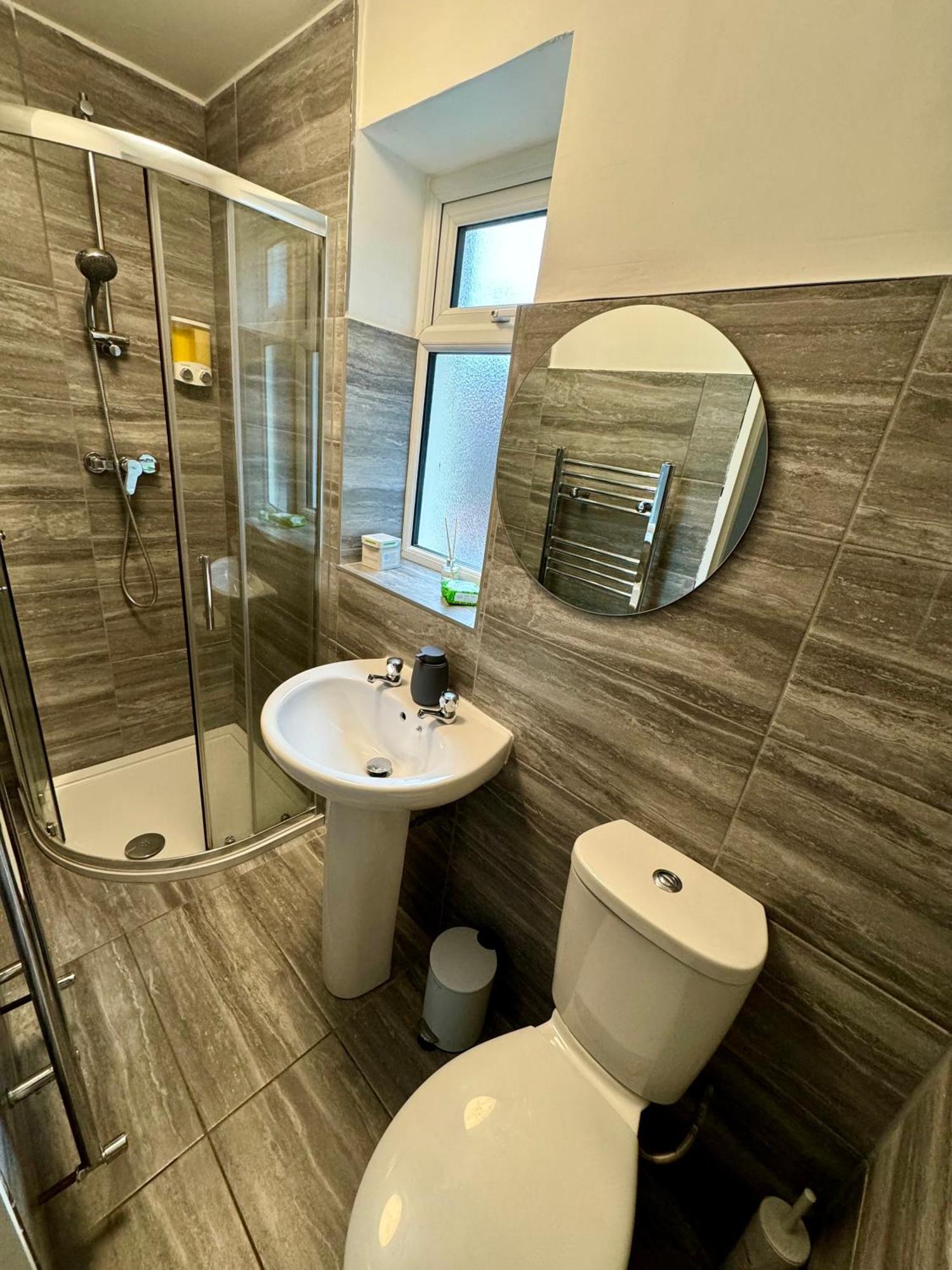 Florina S House 4 Bedrooms Villa Rugeley Exterior foto