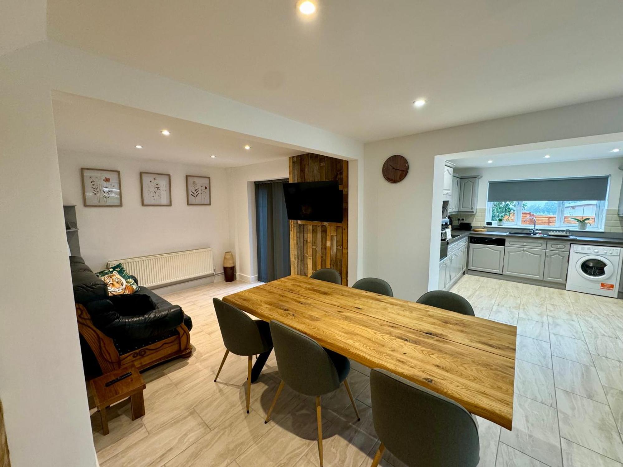 Florina S House 4 Bedrooms Villa Rugeley Exterior foto